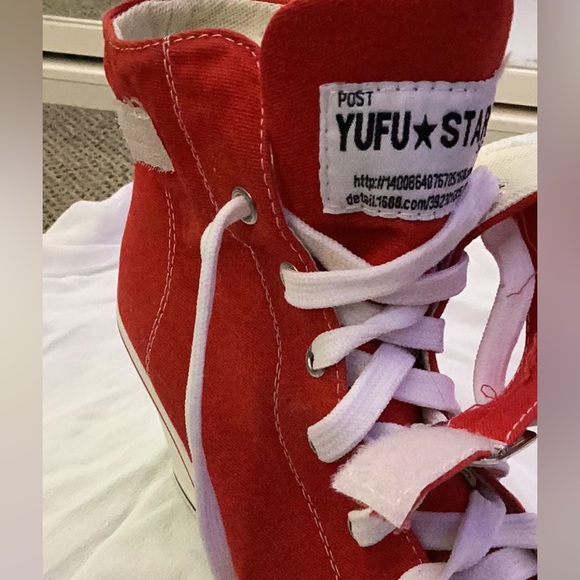 Red High heal sneakers - Picture 4 of 4